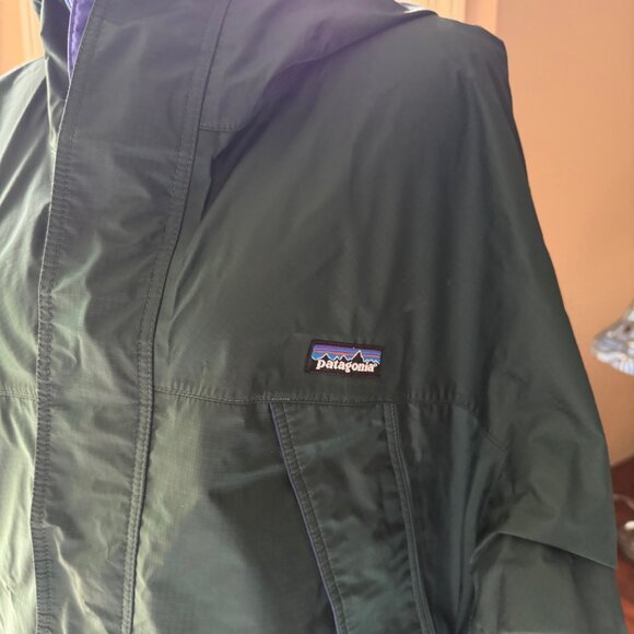 Men's Patagonia Waterproof Windbreaker, Size M, Hunter Green w/ Purple Accents - Picture 5 of 7